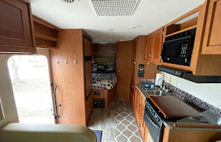 Sugarbear 8 - Winnebago Minnie Winnie 25B
