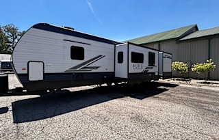 (Unit 23) Puma Trailer w/ bunkhouse, 1.5 baths