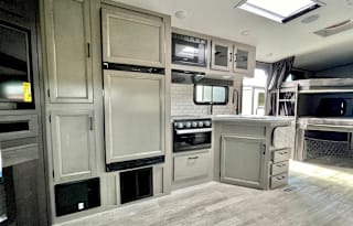 GLAMPING- 2022 , Comfy KING, kids/dogs welcome!