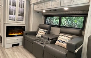 Luxury coach  34rx