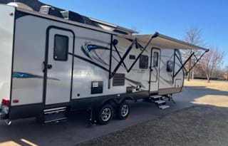 King size bed! 2 ACS! 2017 Dutchmen  Luxury RV