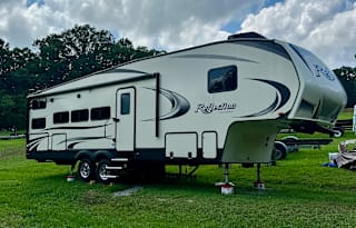 Reflections in Paradise - 2019 Grand Design 28BH