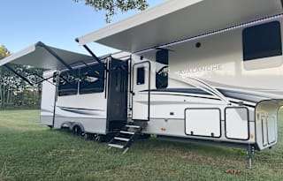 Keystone Avalanche w/ 2 Full BR(DELIVERY ONLY!!!)