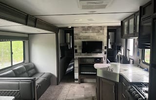 2020 Coleman Lantern Sleeps 10