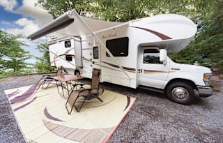 2013 C-Class Bunk House Great for Families