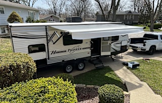 8 Person - 2016 Heartland Pioneer BH250