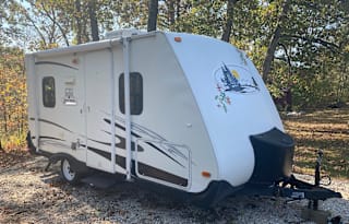 JJ’s Rv Rental Zeppelin 181 2-person Oasis