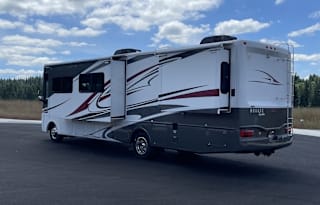 2011 Monaco Riptide 33ft w/2 slide outs