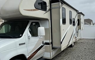 2017 Thor Motor Coach Four Winds 29G