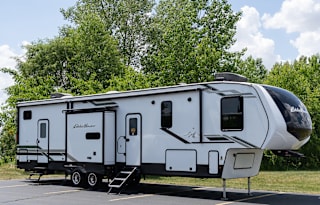 Happily Ever Housers' NEW 2 Bed 2 Bath Fifth Wheel