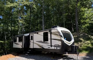 Outback: Chef's kitchen, King bed, 3 slides, Solar