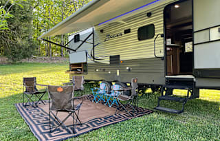 Donna's Cozy Retreat     -     2018 Zinger 30BQ