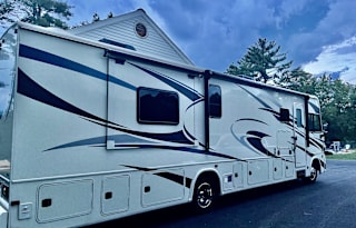 Meet Gertty….  34ft of Glamping!