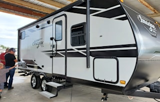 The Happy Camper | Bunks & Upgraded Queen Mattress