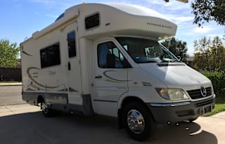 23" 2007 WINNEBAGO VIEW - DIESEL