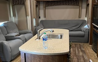 2016 Spacious Blue Ridge Fifth Wheel
