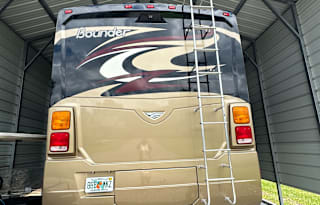 2013 Fleetwood RV Bounder 36E
