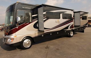 2014 Fleetwood RV Bounder Classic 36H