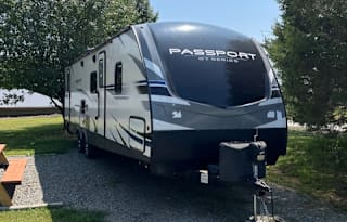 2021 Passport Queen Master, Double corner bunks