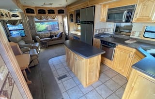 John's 38' OFF GRID SOLAR Fifth Wheel