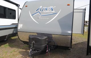 MODERN RV (26' & EASY TOW!!)