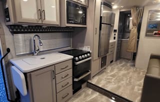 2023 Thor Motor Coach Quantum LC LC25 Ford