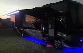 2019 fleetwood southwind 35k sleeps 8