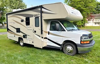 Adventure Awaits: Cozy and Spacious Leprechaun RV