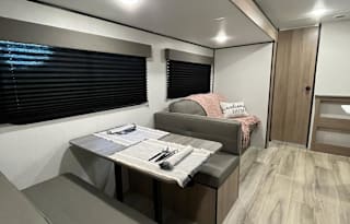 Family Fun Camper – 2025 Coleman with Bunk Beds