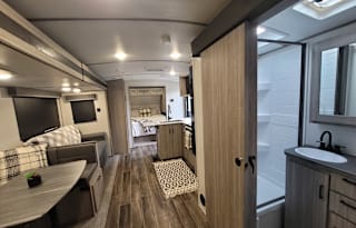 "THE QUADRANTS" - 2BR/1BA Sleeps 12!