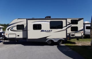 2017 Keystone Bullet  – Spacious & Family-Friendly