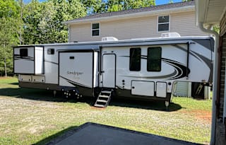 2022 Sandpiper Luxury 388BHRD