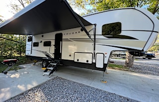 Luxurious RV Explore the Great Outdoors in Comfort