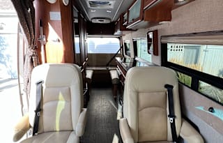 Queen Bee -2017 Mercedes Benz Roadtrek CS