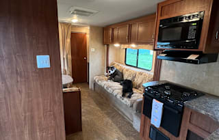 2011 Jayco Jayflight **PET FRIENDLY** Sleeps 8+