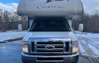 2015 Thor Motor Coach Chateau 28Z