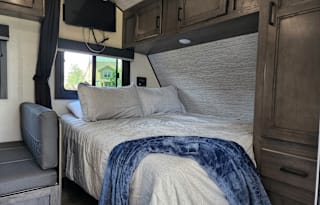 Athena's Haven (2022 Olympia Sport sleeps 6!)