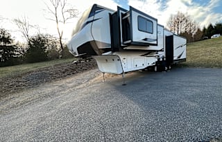 Luxurious Camping in a 2022 Crossroads Cameo