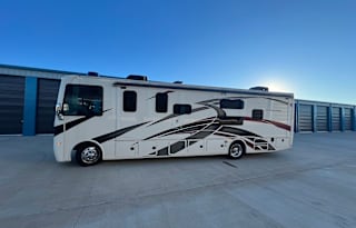 2022 Thor Motor Coach Hurricane 34J