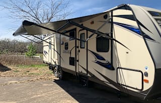 Spacious Living and Bunkhouse