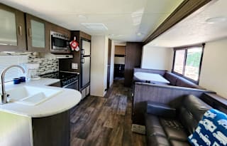 2018 Forest River Cruise Lite- Sleeps 9