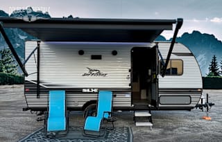 JAY FLIGHT w/ Queen Bed, Bunks, Slide-Out & Solar