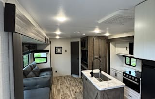2024 32ft Travel Trailer
