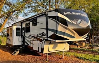 2021 Heartland Milestone 326RL