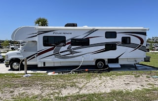2022 Thor Motor Coach Four Winds 31EV