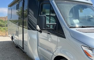 2023 Leisure Travel Unity U24MB