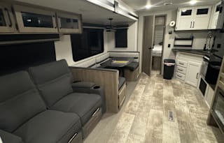 2024 Palomino Puma 31QBBH