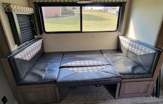 2020 Prime Time RV Tracer 24DBS
