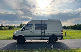 Fun, Comfy, Cozy 2017 Mercedes Benz 4x4 Sprinter