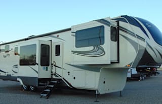 5th Wheel Trailer - 5 Slide-out Solitude (4104)